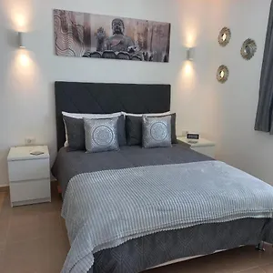 Apartment Sunnydaze, Tias